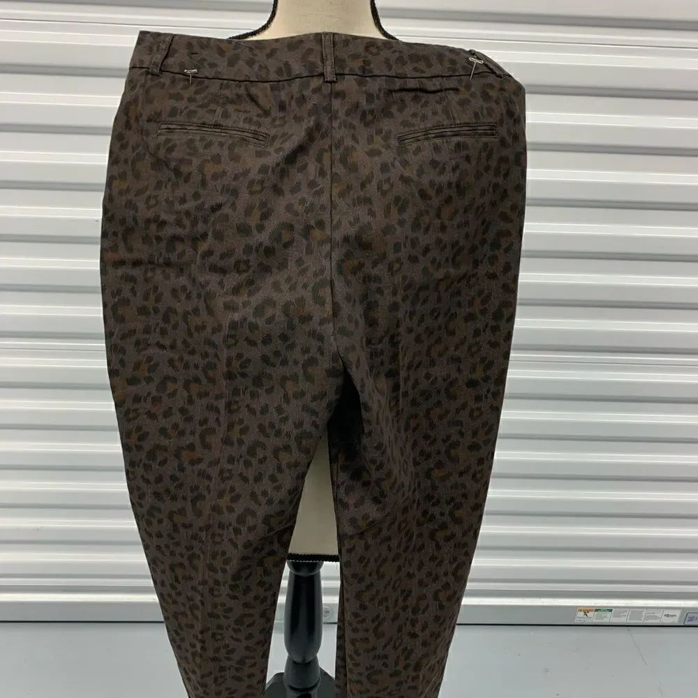 Larry Levine Capris  - Picture 3 of 4
